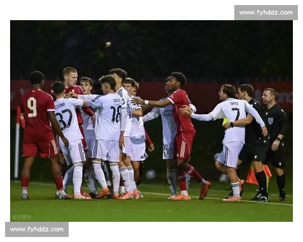 皇马与利物浦激战欧冠小组赛 双方争夺小组头名席位 皇马与利物浦激战欧冠小组赛 双方争夺小组头名席位